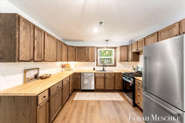 8938 Mackinaw Trail Drive, Howard City, MI 49329