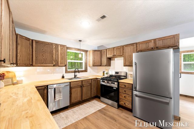 8938 Mackinaw Trail Drive, Howard City, MI 49329