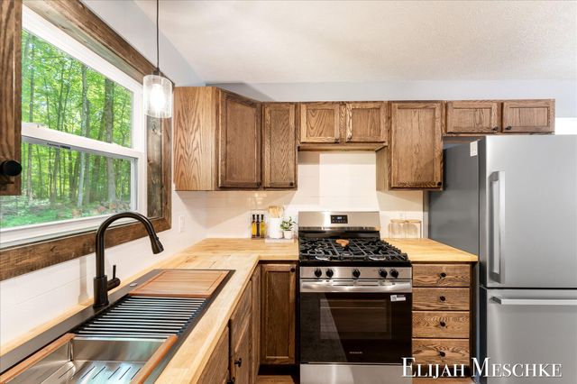 8938 Mackinaw Trail Drive, Howard City, MI 49329