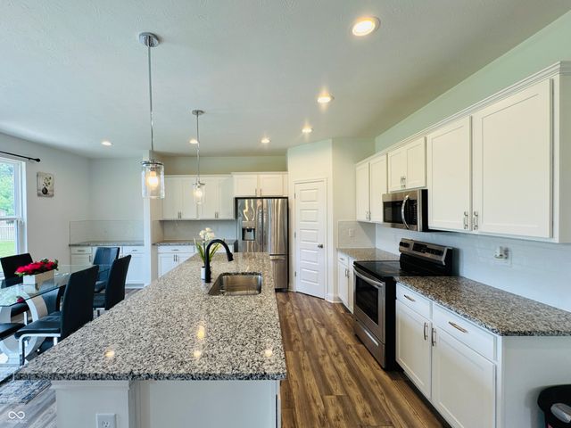 980 S Raylee Garden Drive, New Palestine, IN 46163