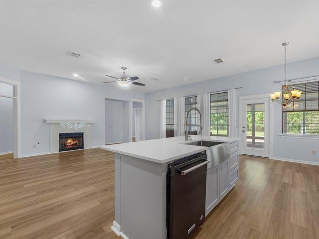 42 Silver Lute Place, The Woodlands, TX 77381