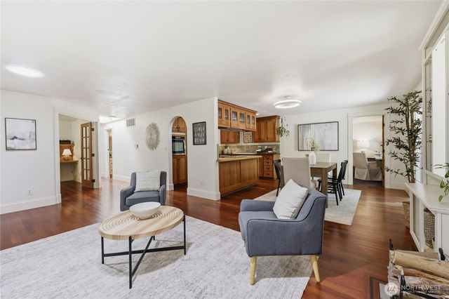 8883 NE Wardwell Road, Bainbridge Island, WA 98110