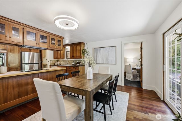 8883 NE Wardwell Road, Bainbridge Island, WA 98110
