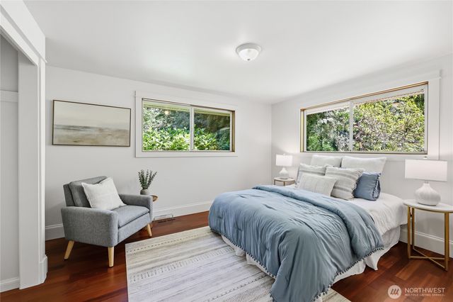 8883 NE Wardwell Road, Bainbridge Island, WA 98110