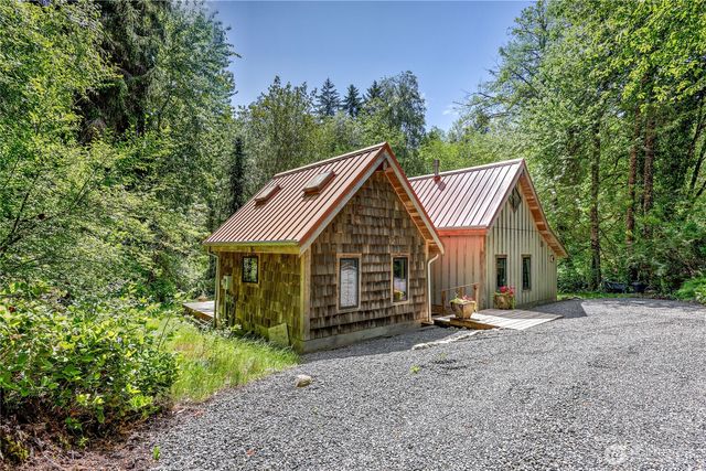 8883 NE Wardwell Road, Bainbridge Island, WA 98110