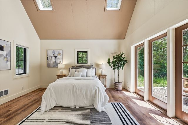 8883 NE Wardwell Road, Bainbridge Island, WA 98110