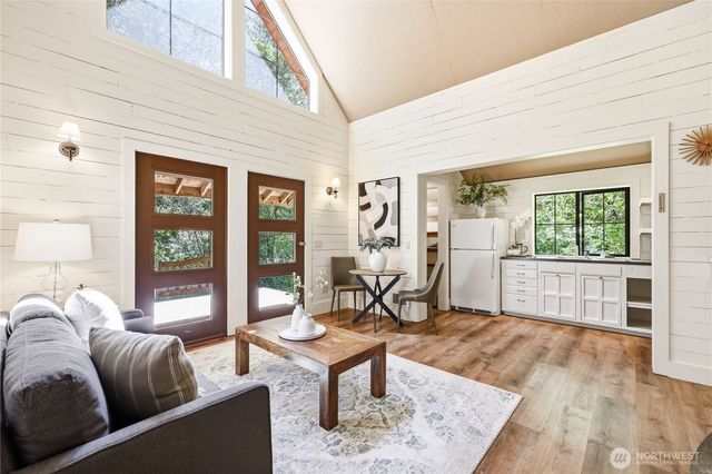 8883 NE Wardwell Road, Bainbridge Island, WA 98110