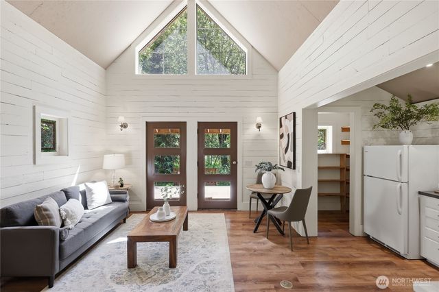 8883 NE Wardwell Road, Bainbridge Island, WA 98110