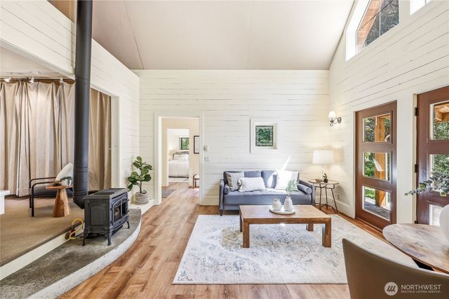8883 NE Wardwell Road, Bainbridge Island, WA 98110
