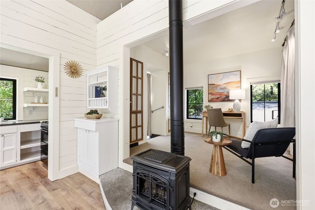 8883 NE Wardwell Road, Bainbridge Island, WA 98110