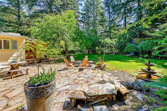 8883 NE Wardwell Road, Bainbridge Island, WA 98110