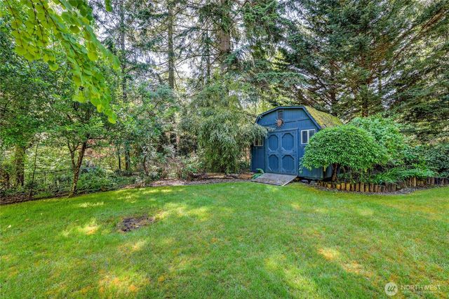 8883 NE Wardwell Road, Bainbridge Island, WA 98110