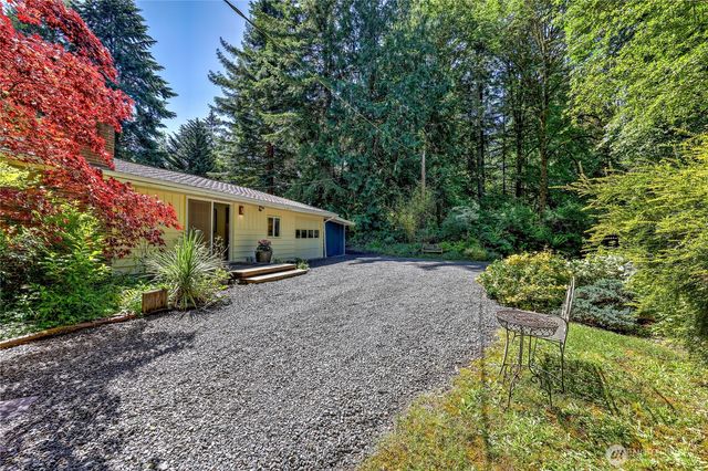 8883 NE Wardwell Road, Bainbridge Island, WA 98110