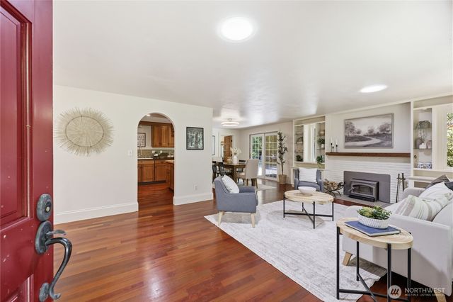 8883 NE Wardwell Road, Bainbridge Island, WA 98110