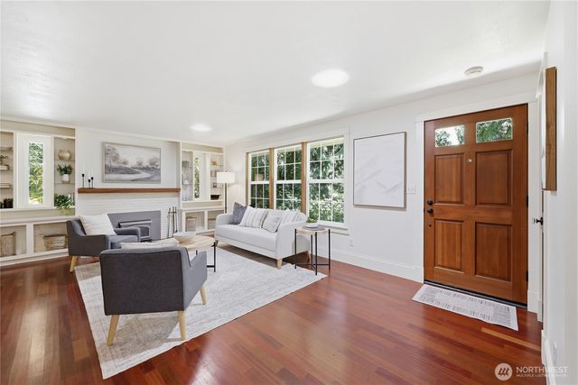 8883 NE Wardwell Road, Bainbridge Island, WA 98110