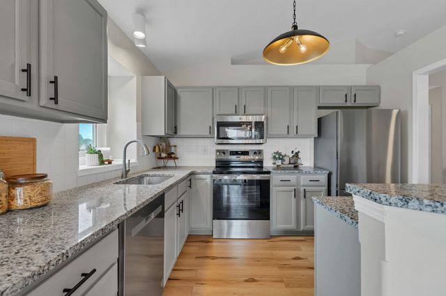 610 W Gatewood Ln, Andover, KS 67002