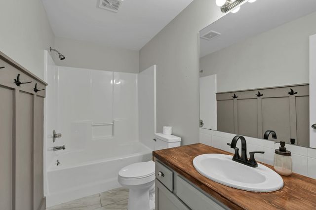 610 W Gatewood Ln, Andover, KS 67002