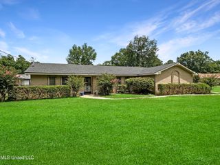 5846 Clubview Drive, Jackson, MS 39211
