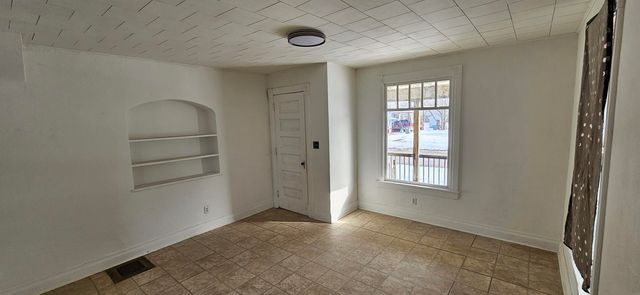 607 Logan Avenue, Waterloo, IA 50703