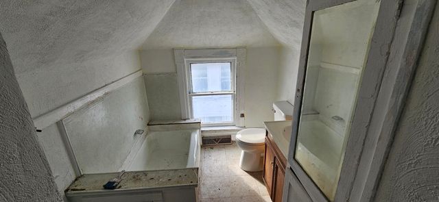 607 Logan Avenue, Waterloo, IA 50703