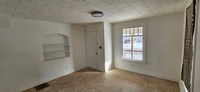 607 Logan Avenue, Waterloo, IA 50703