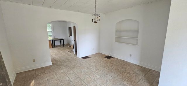 607 Logan Avenue, Waterloo, IA 50703