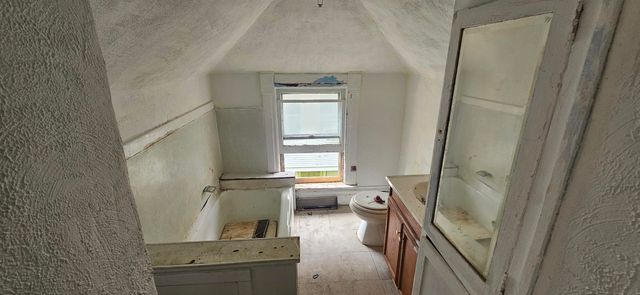 607 Logan Avenue, Waterloo, IA 50703