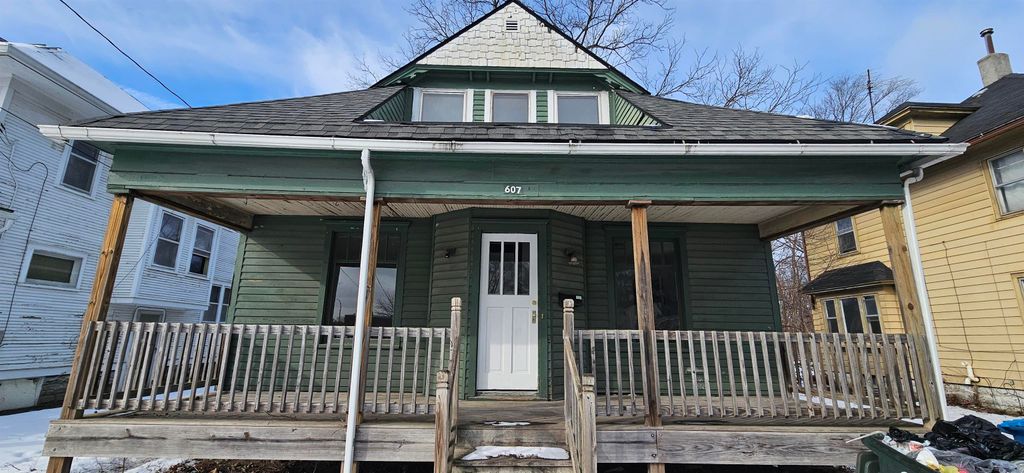 607 Logan Avenue, Waterloo, IA 50703