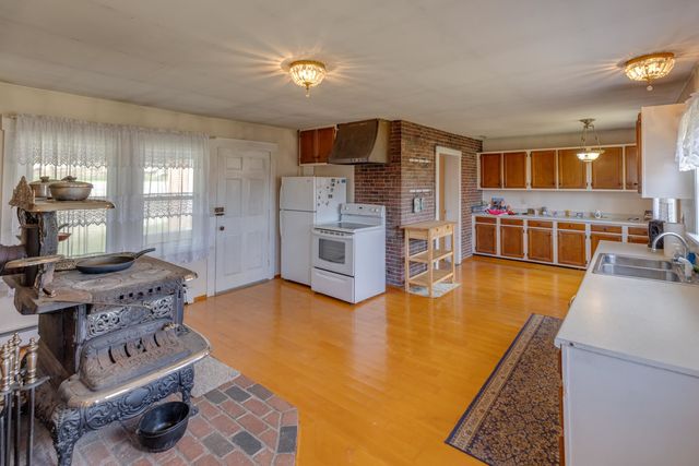 872 Tenney Mountain Highway, Plymouth, NH 03264