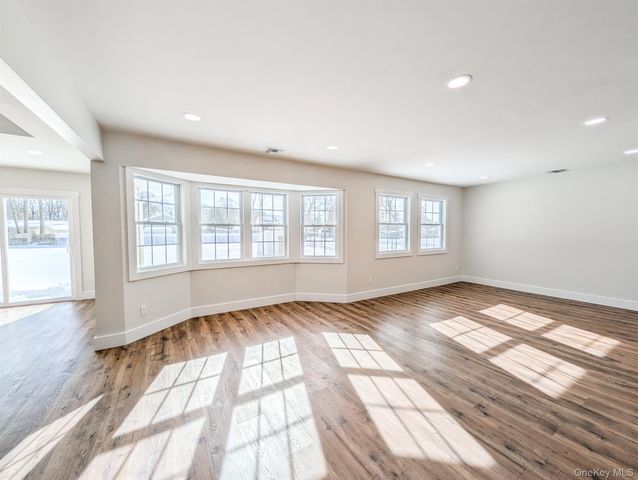 36 Brian Street, Holbrook, NY 11741