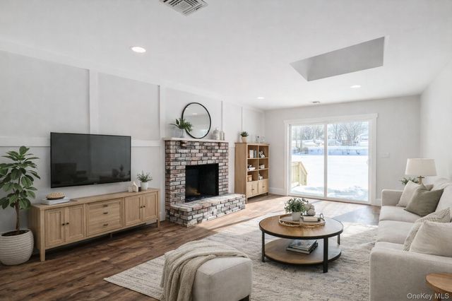 36 Brian Street, Holbrook, NY 11741