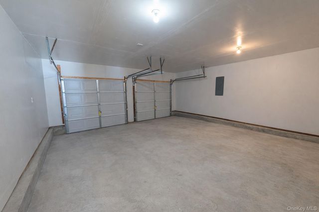 36 Brian Street, Holbrook, NY 11741