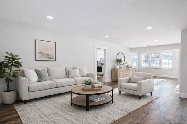 36 Brian Street, Holbrook, NY 11741