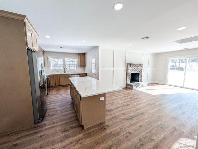 36 Brian Street, Holbrook, NY 11741