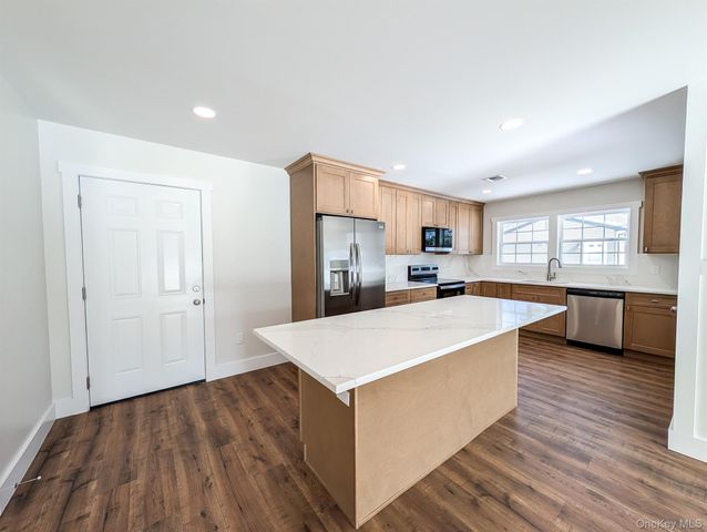 36 Brian Street, Holbrook, NY 11741