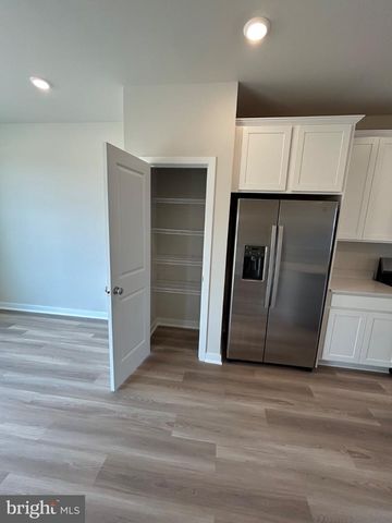 28 E BARNES WAY, Sicklerville, NJ 08081