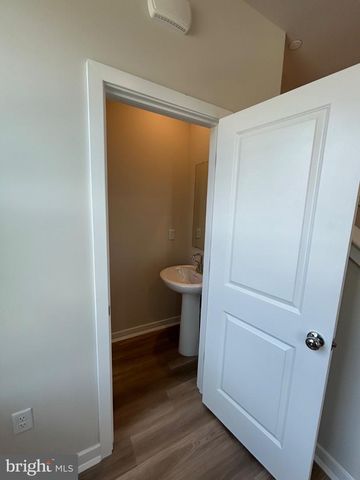 28 E BARNES WAY, Sicklerville, NJ 08081