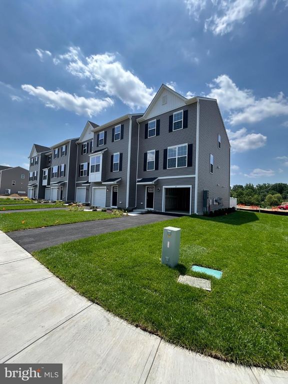 28 E BARNES WAY, Sicklerville, NJ 08081