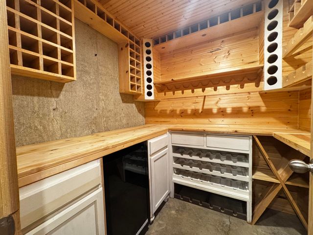 1050 Nichols Drive, West Plains, MO 65775