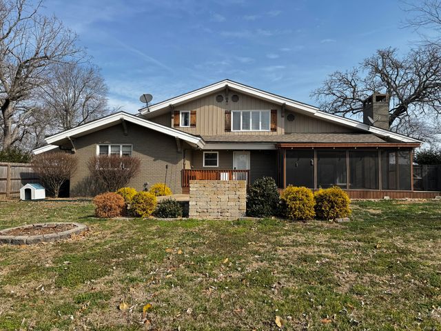 1050 Nichols Drive, West Plains, MO 65775