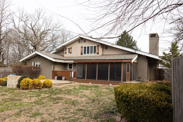 1050 Nichols Drive, West Plains, MO 65775