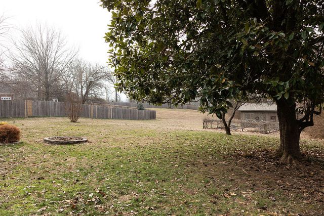 1050 Nichols Drive, West Plains, MO 65775