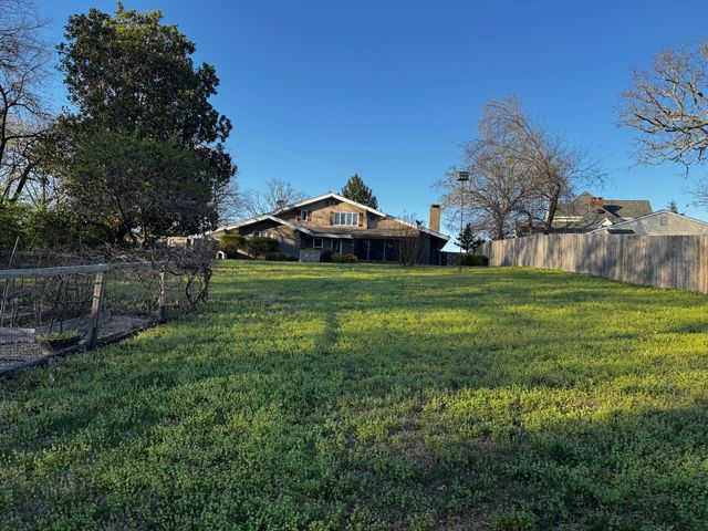 1050 Nichols Drive, West Plains, MO 65775