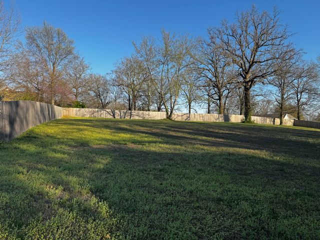 1050 Nichols Drive, West Plains, MO 65775