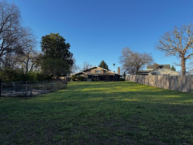 1050 Nichols Drive, West Plains, MO 65775