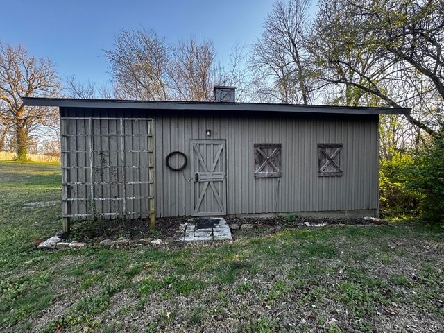 1050 Nichols Drive, West Plains, MO 65775