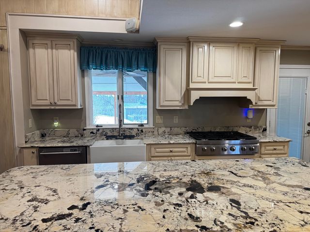 1050 Nichols Drive, West Plains, MO 65775