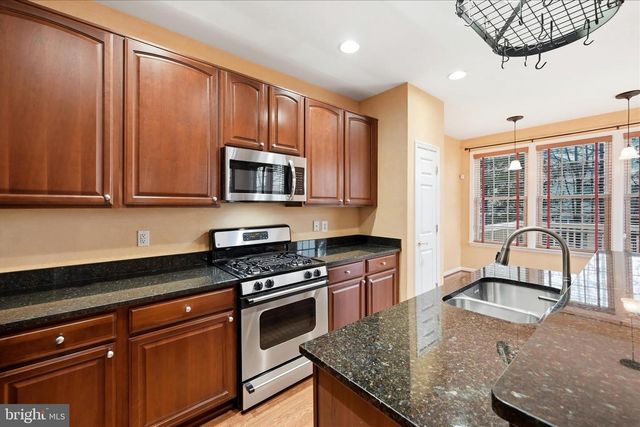 9632 POTTERS HILL CIR, Lorton, VA 22079