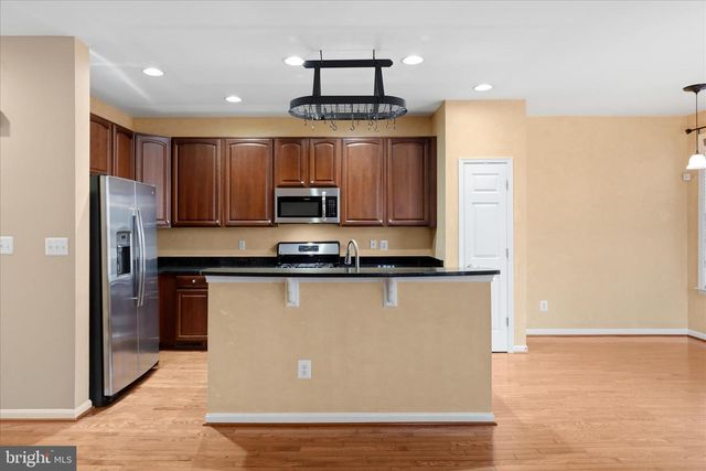 9632 POTTERS HILL CIR, Lorton, VA 22079