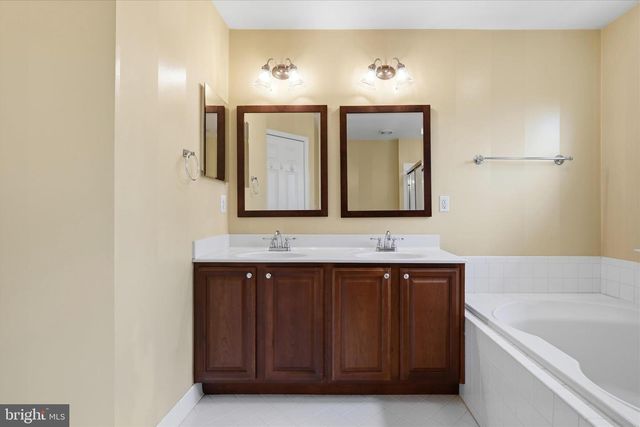 9632 POTTERS HILL CIR, Lorton, VA 22079